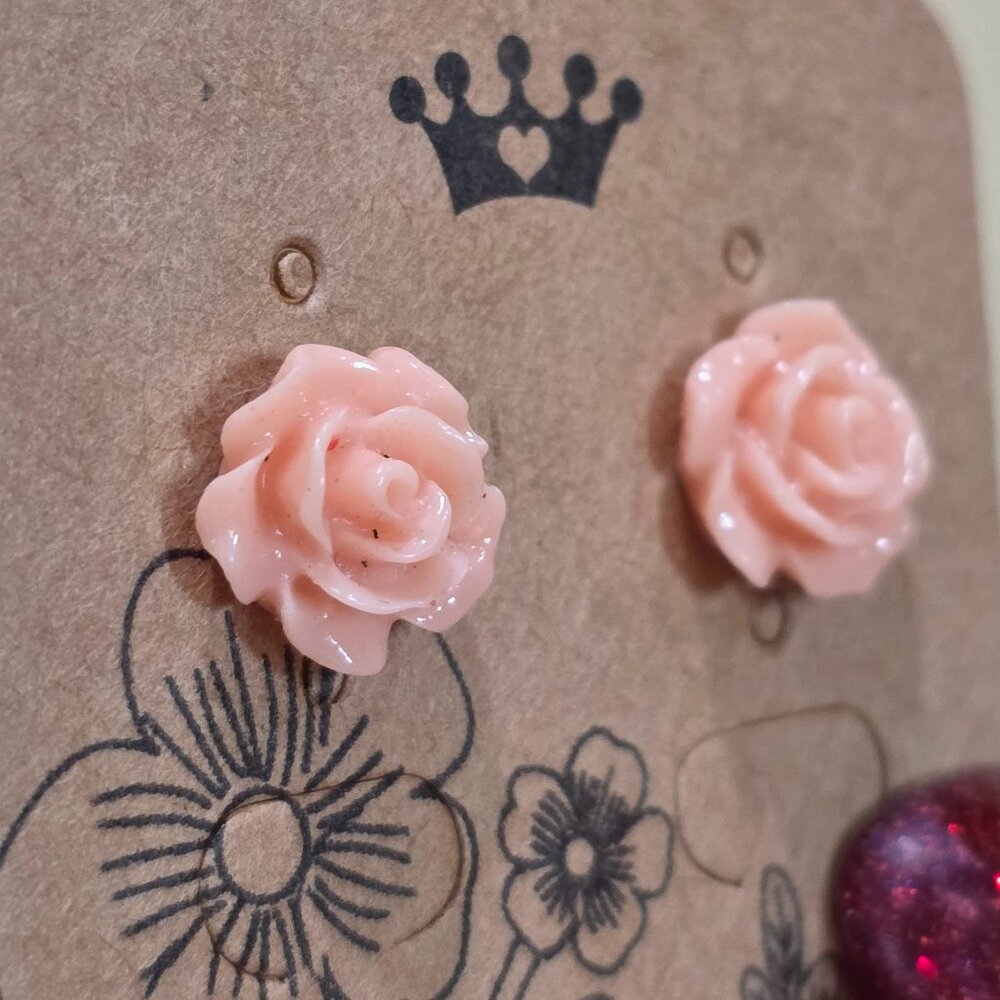 NOS Pale Pink Floral Rose 3D High Detail Flower Stud Pierced Earrings - Picture 4 of 8